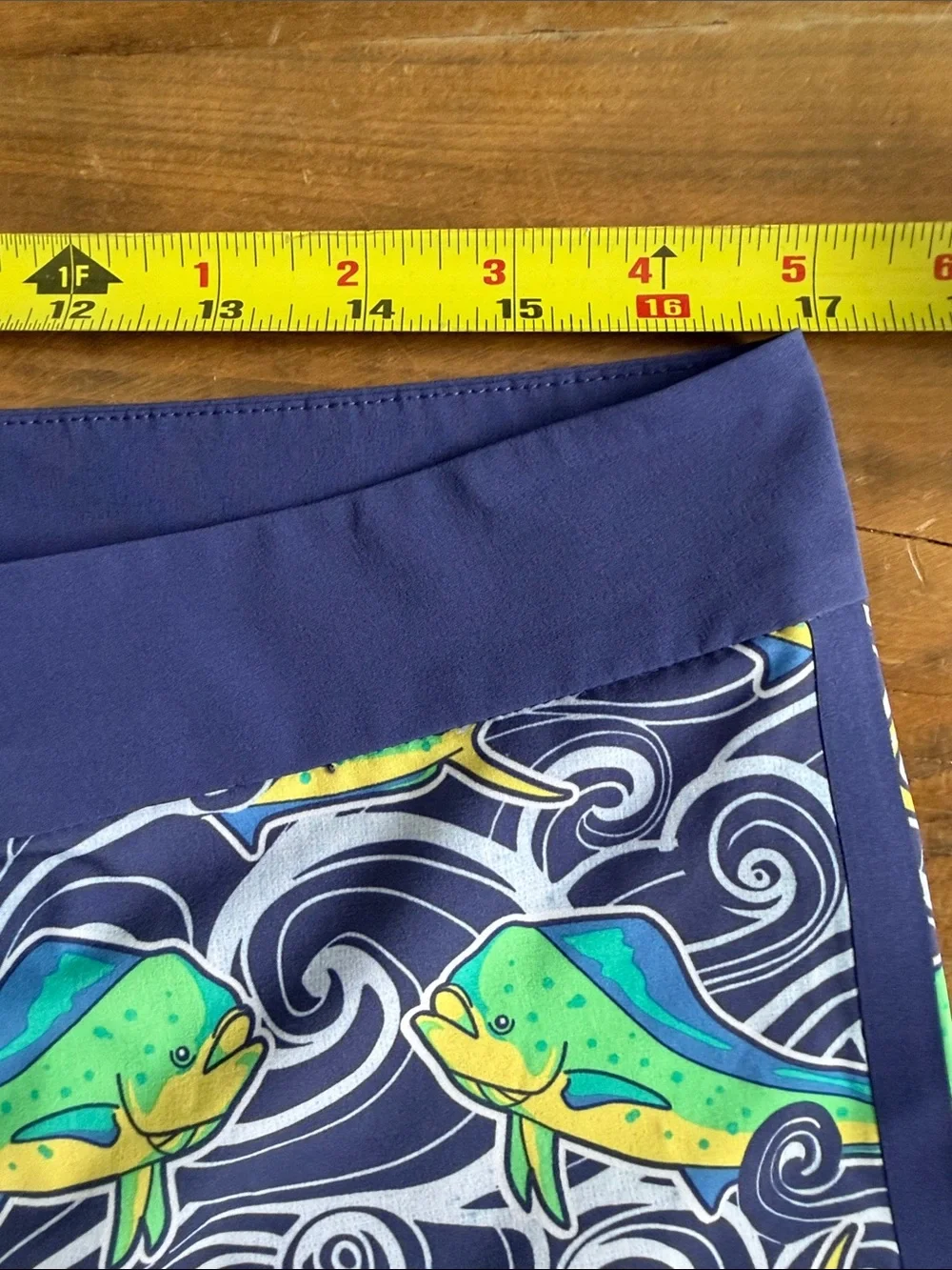 Vineyard Vines excellent size